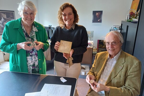 Schenking professor Postma voor Museum Martena
