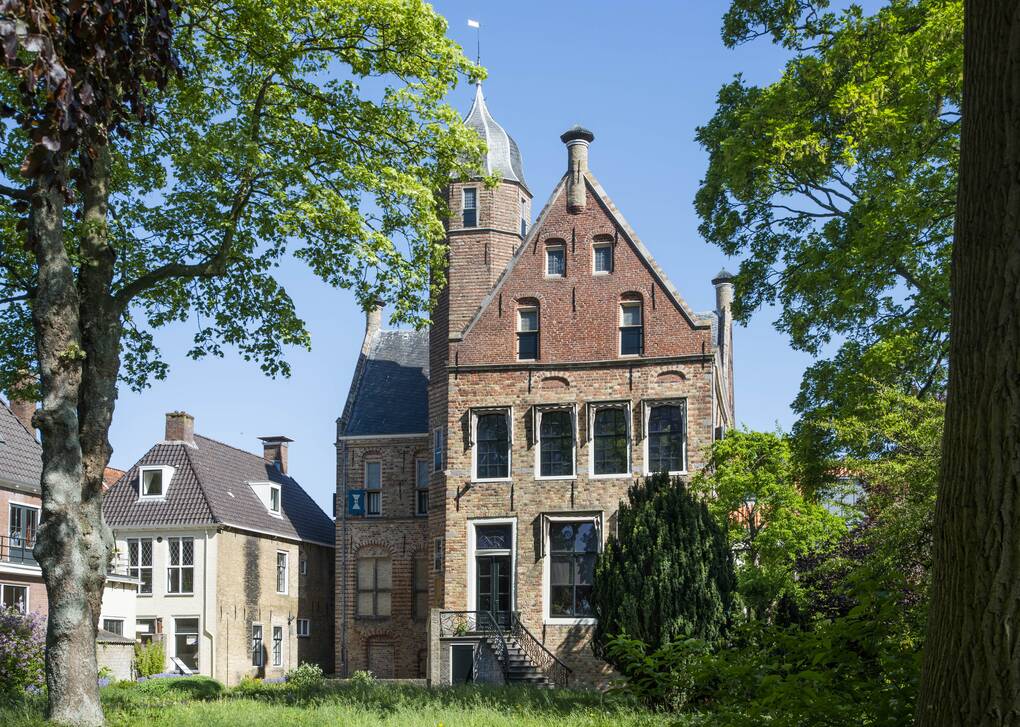 Het gebouw Martenastins