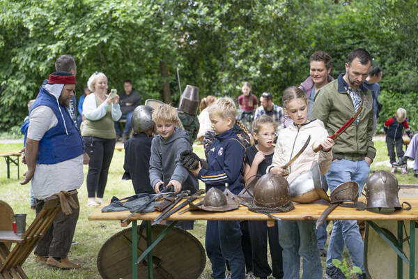25 mei (Tweede Pinksterdag): Makersmarkt in de Martenatuin