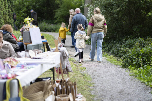 25 mei (Tweede Pinksterdag): Makersmarkt in de Martenatuin